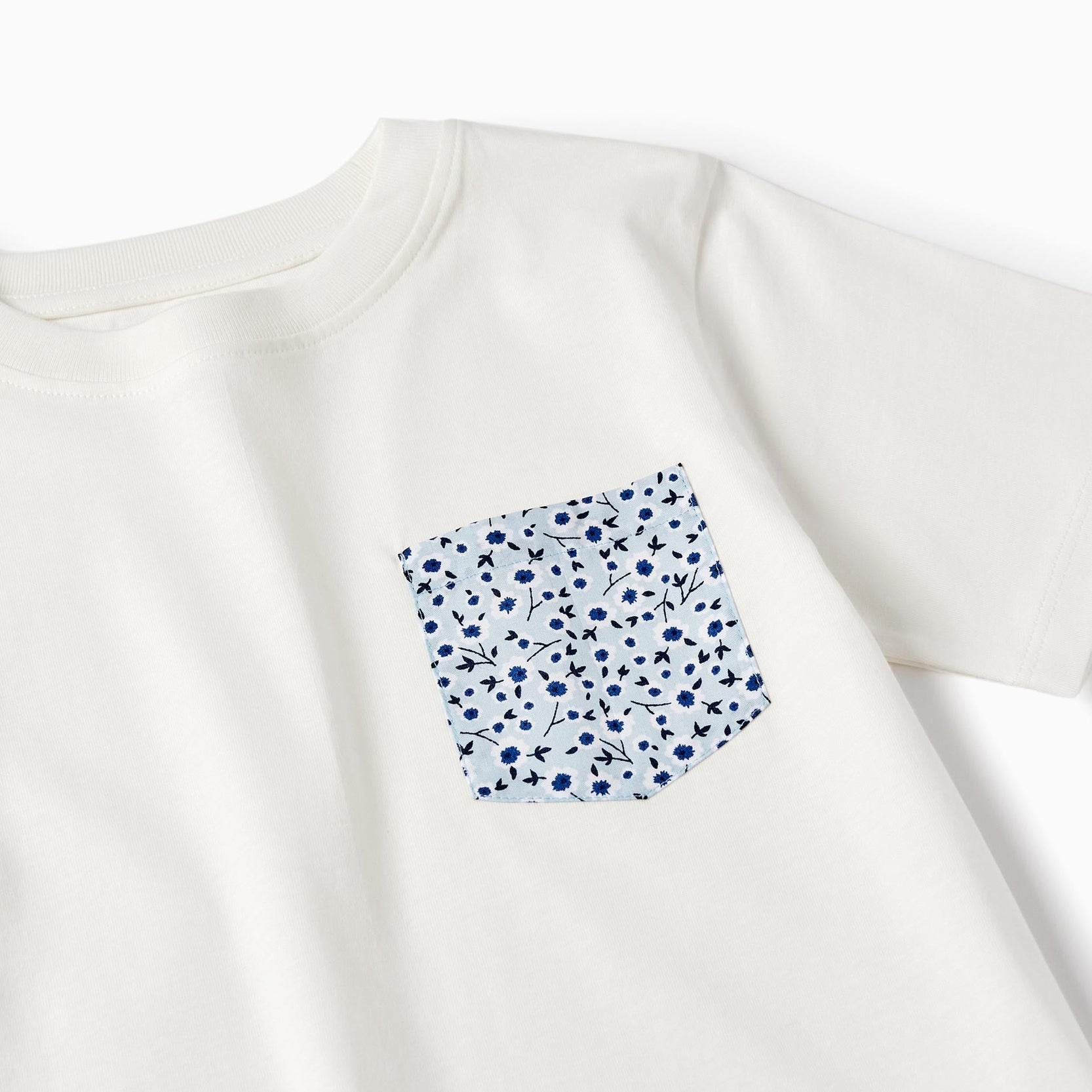 Cotton T-Shirt with Pocket for Boys, White/Blue